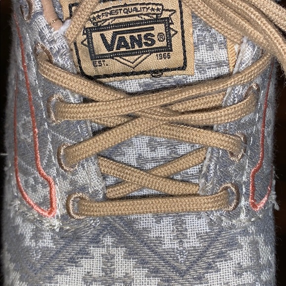 Vans - Picture 9 of 10